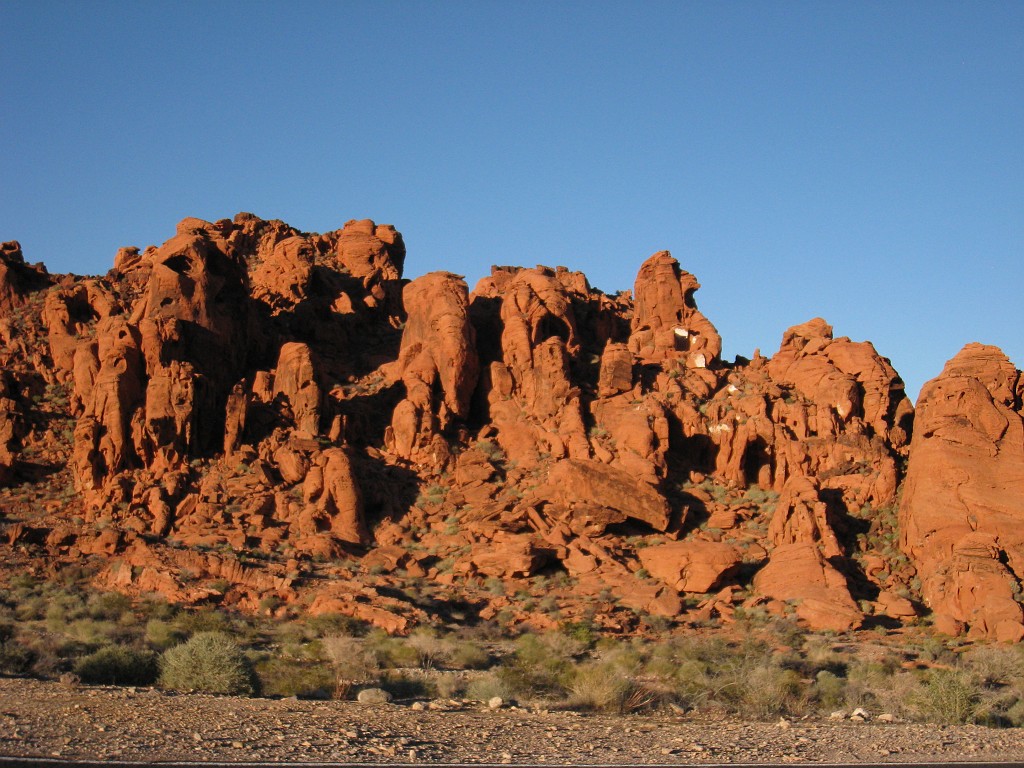 Las Vegas 2010 - Valley of Fire 0911.JPG - The 2010 Las Vegas Fire - Ice and Sweat Tour. Half Marathon, Red Rock Canyon, Mt. Charleston, Casinos, Valley of Fire.... and buffets!